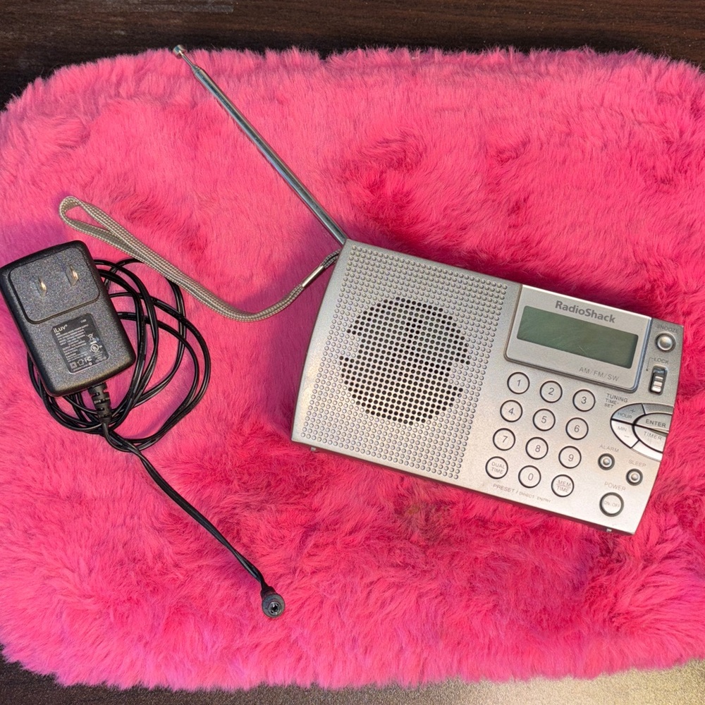 RadioShack Silver Compact Portable Radio